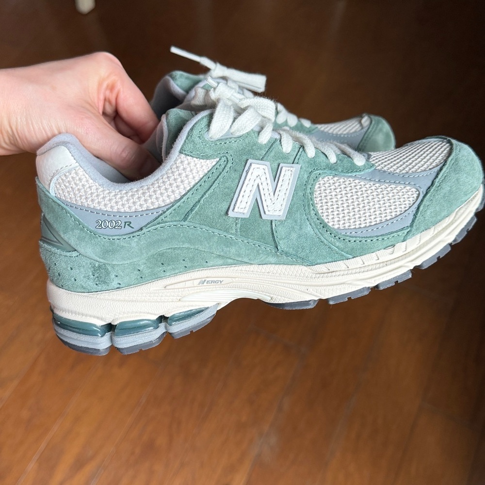 New Balance 2002r in green, w 6.5